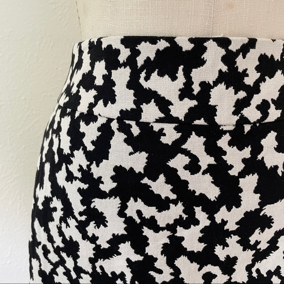 Loft Skirt - Picture 2 of 3